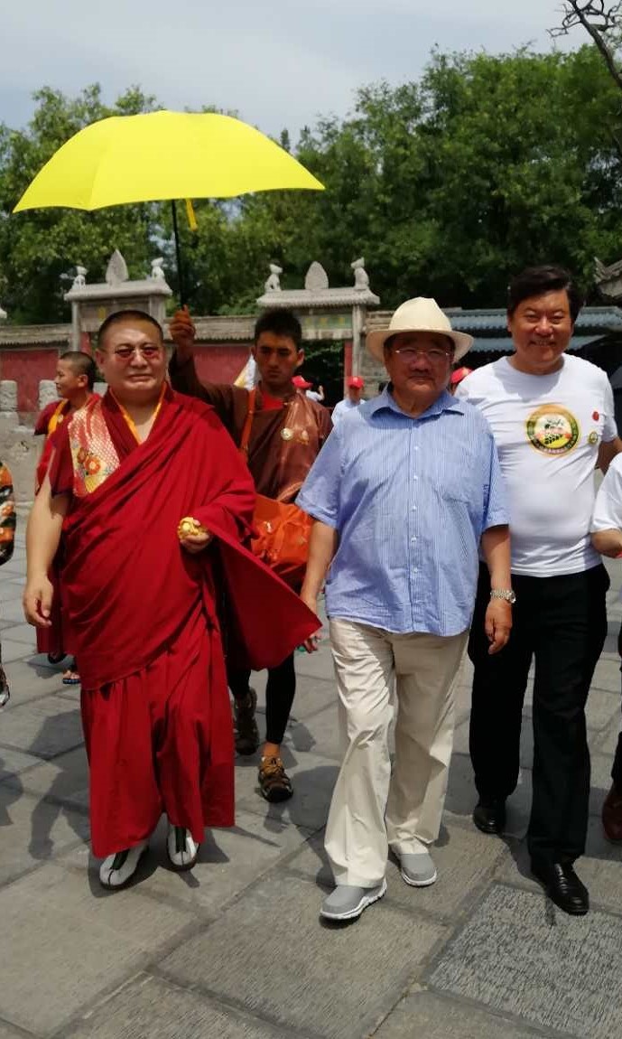 蒙古国前总统与现代玄奘金刚法王气宇轩昂,步履坚定