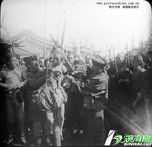清朝老照片(1911年前) "凌迟"处死的女人